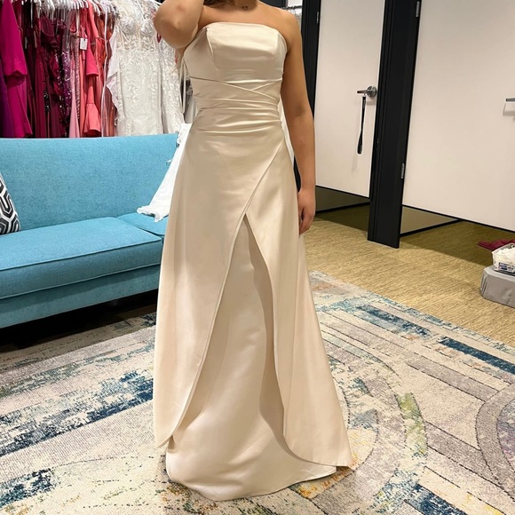 Ivory dress size 0. - Picture 2 of 3